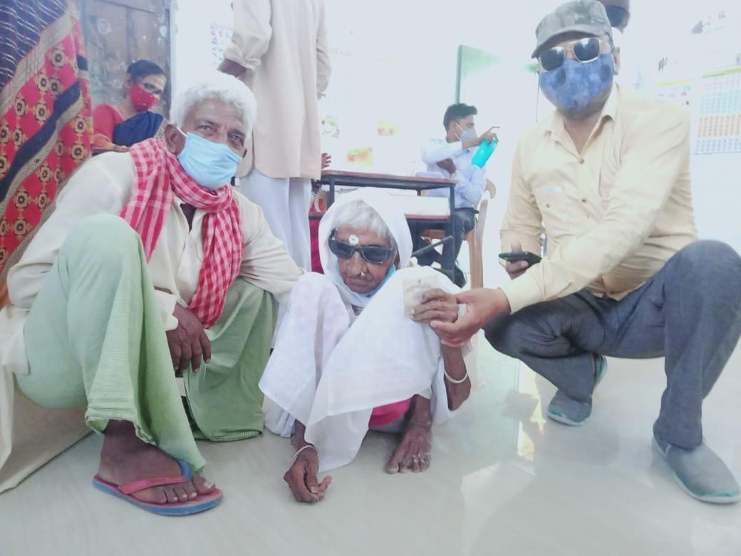 109-year-old Ramdalya also came to vote