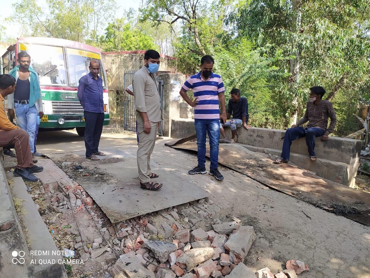 Electoral vehicles stranded due to breakdown of culvert