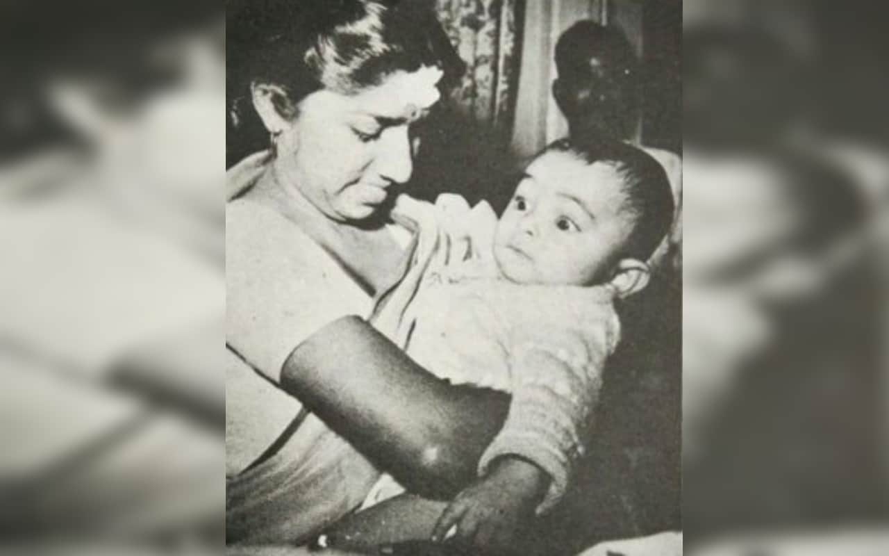 Rishi Kapoor childhood rare unseen photo with father raj kapoor