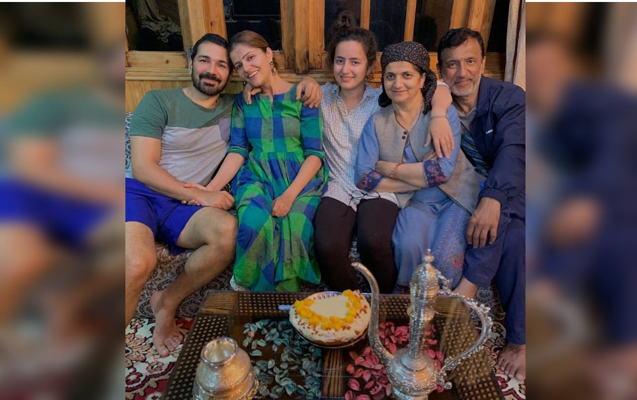 Rubina Dilaik celebrated her father 60th birthday with husband Abhinav Shukla shared photos on instagram
