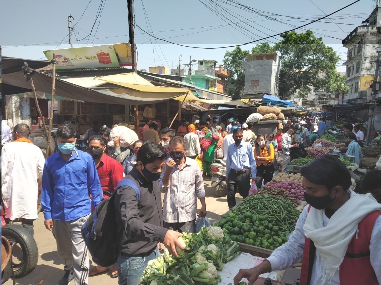 coronavirus in uttarakhand latest news : corona curfew in many cites from today evening, for shopping public rush gathered in marker, photos