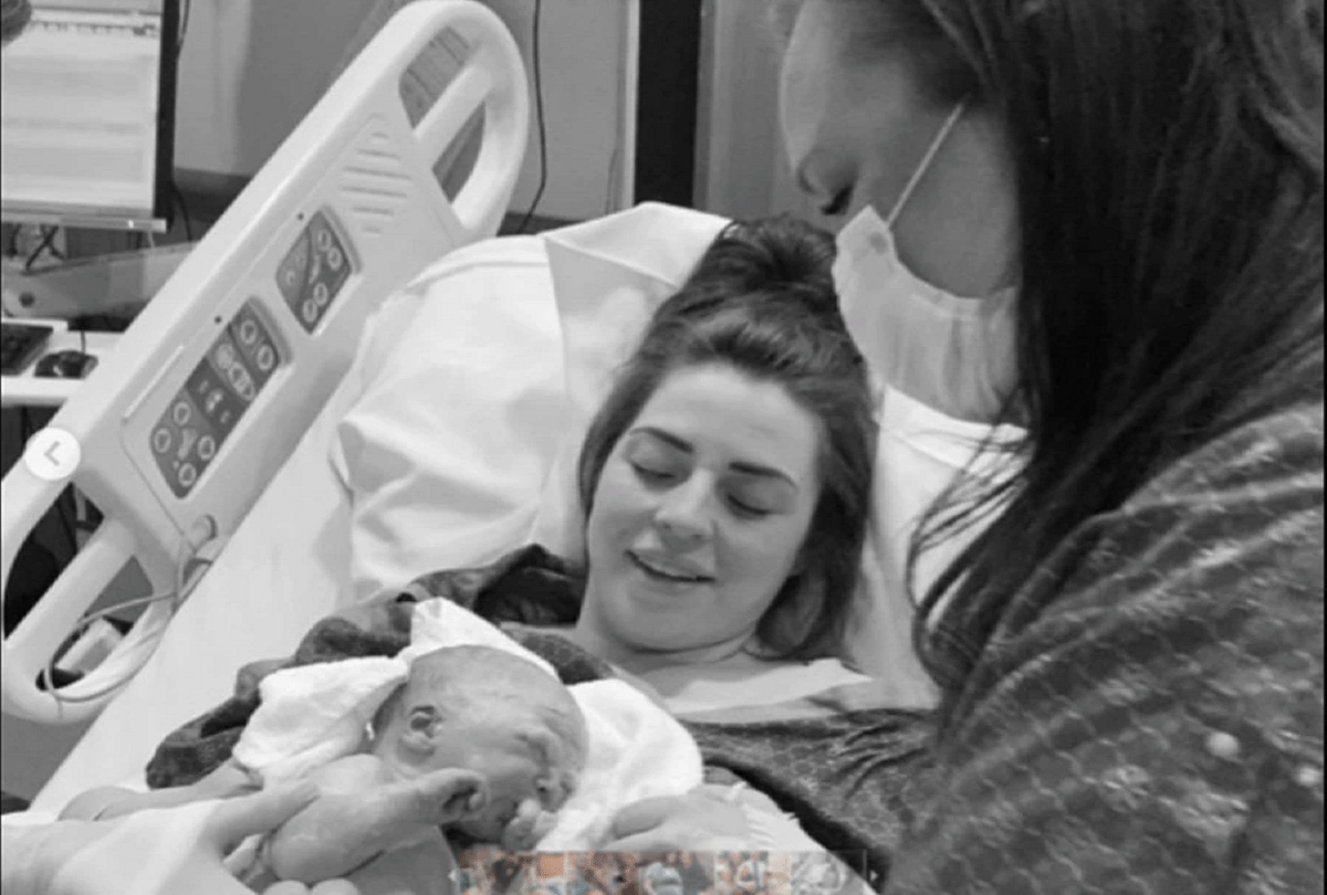 usa sister gave birth 5th child of brother with the help of surrogacy