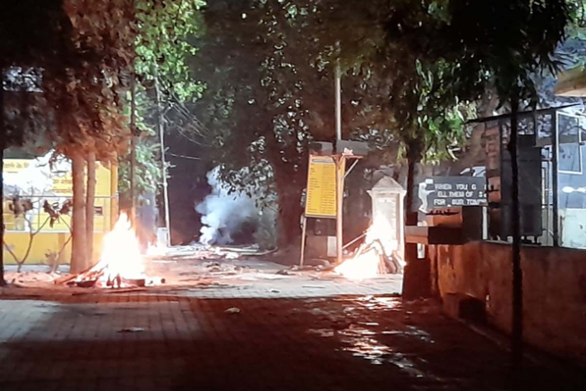 Funerals burning till the gate at Surajkund crematorium in Meerut