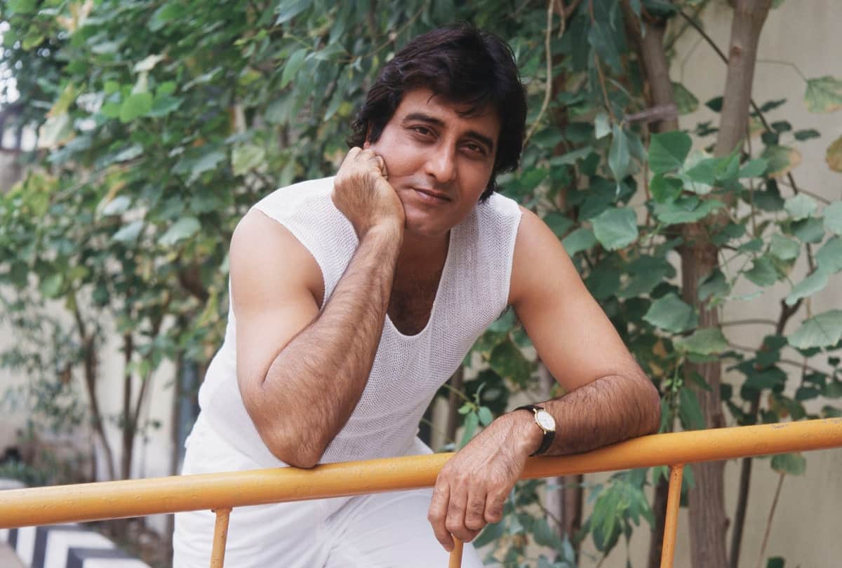 Vinod khanna and dimple kapadia kissing story when actor lost control during intimate scene
