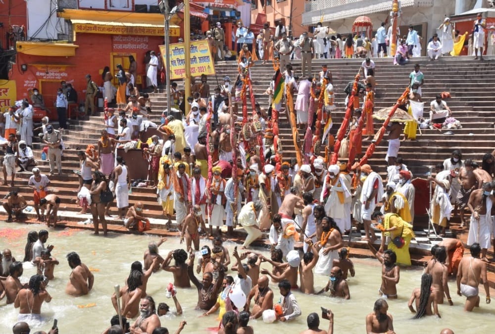 Haridwar Kumbh Mela 2021 chaitra purnima News Today: Akhara Saints Shahi Snan With Social Distancing Photos