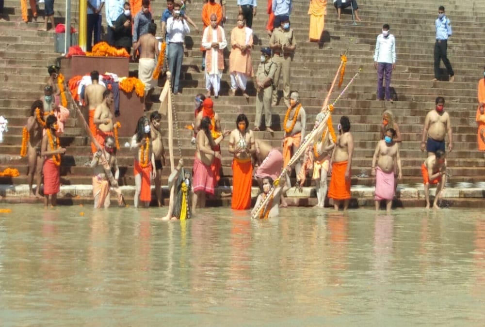 Haridwar Kumbh Mela 2021 chaitra purnima News Today: Akhara Saints Shahi Snan With Social Distancing Photos