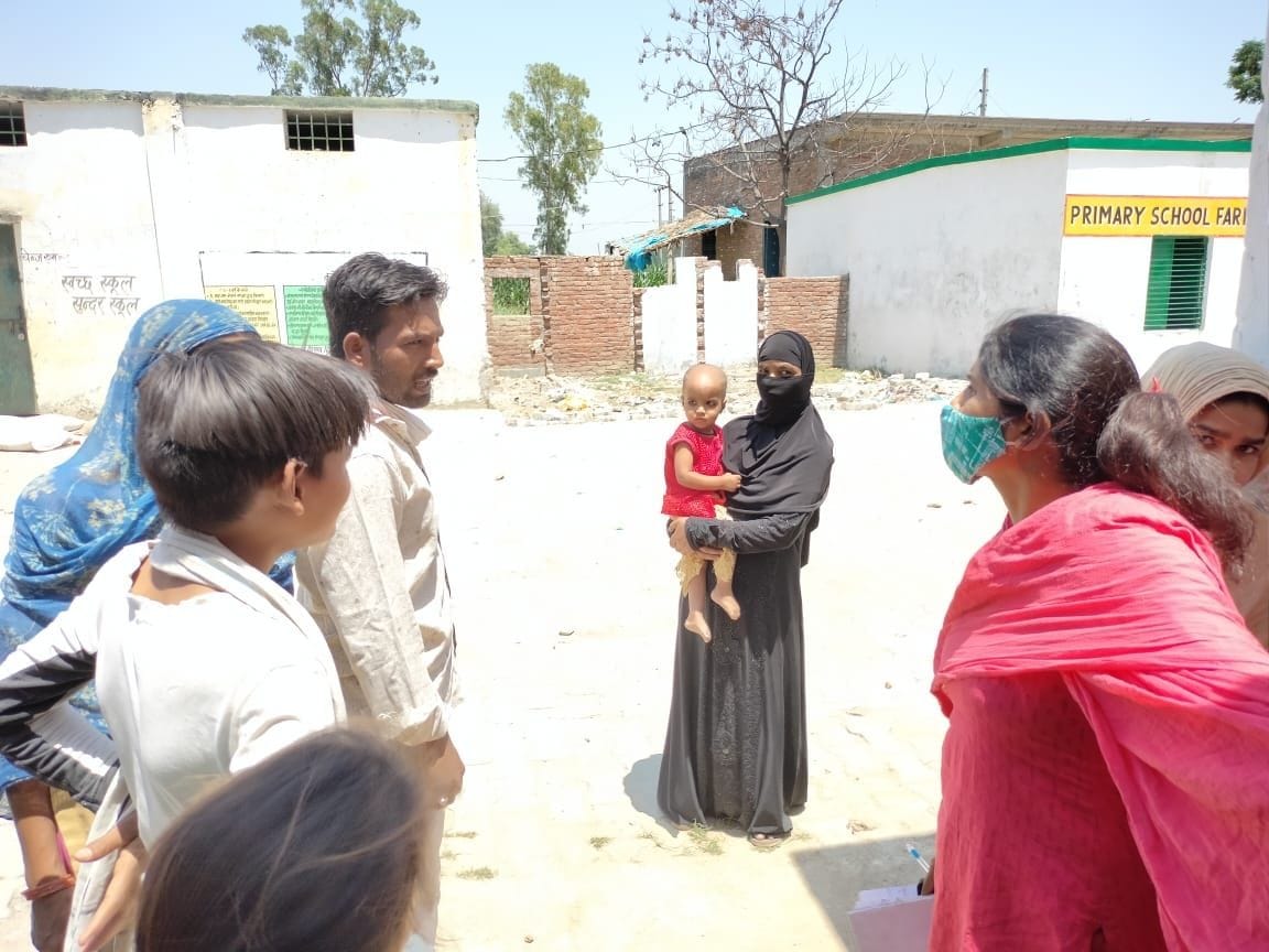poshaahaar vitaran mein bheed ne kiya hangaama