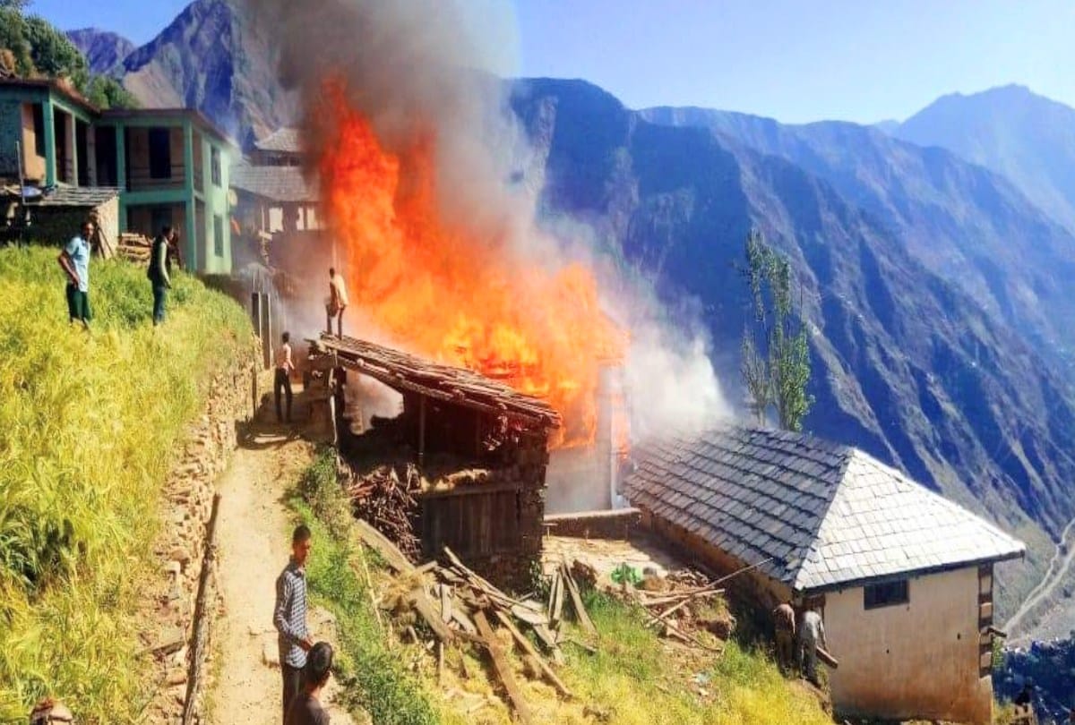 fire broke out in Three storey house in chamba himachal pradesh