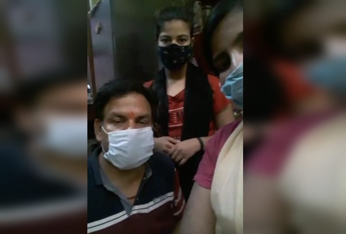 husband pleads with CM Yogi after Wife not getting beds in Hospital