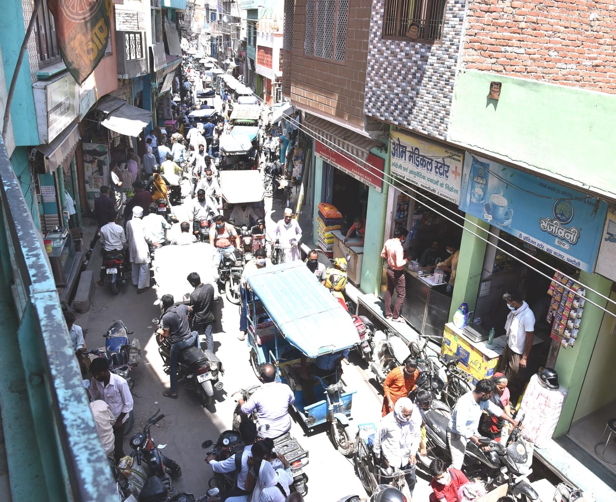 lockdown opnend in chandausi