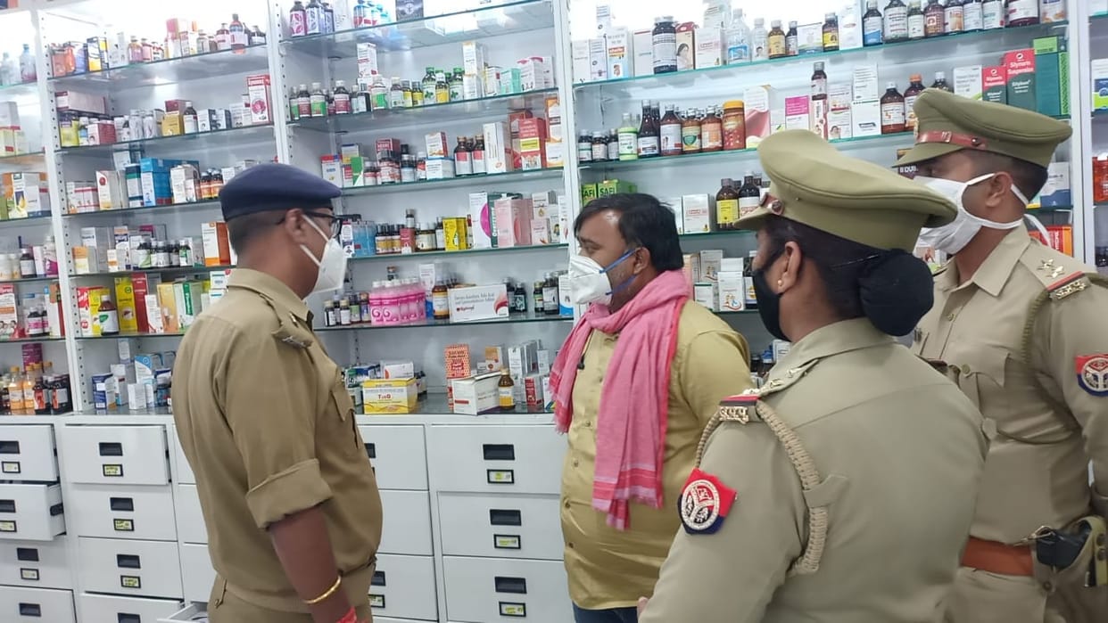 Police alert on black marketing of Remedesvir and Oxygen, investigation at several shops in jaunpur