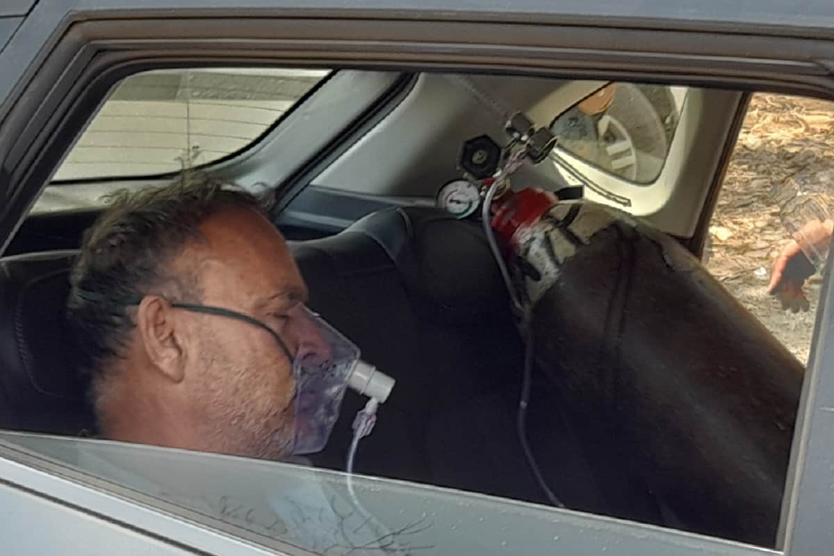No ventilator in hospital in Meerut, oxygen clashes, CM Yogi claims  seems fake