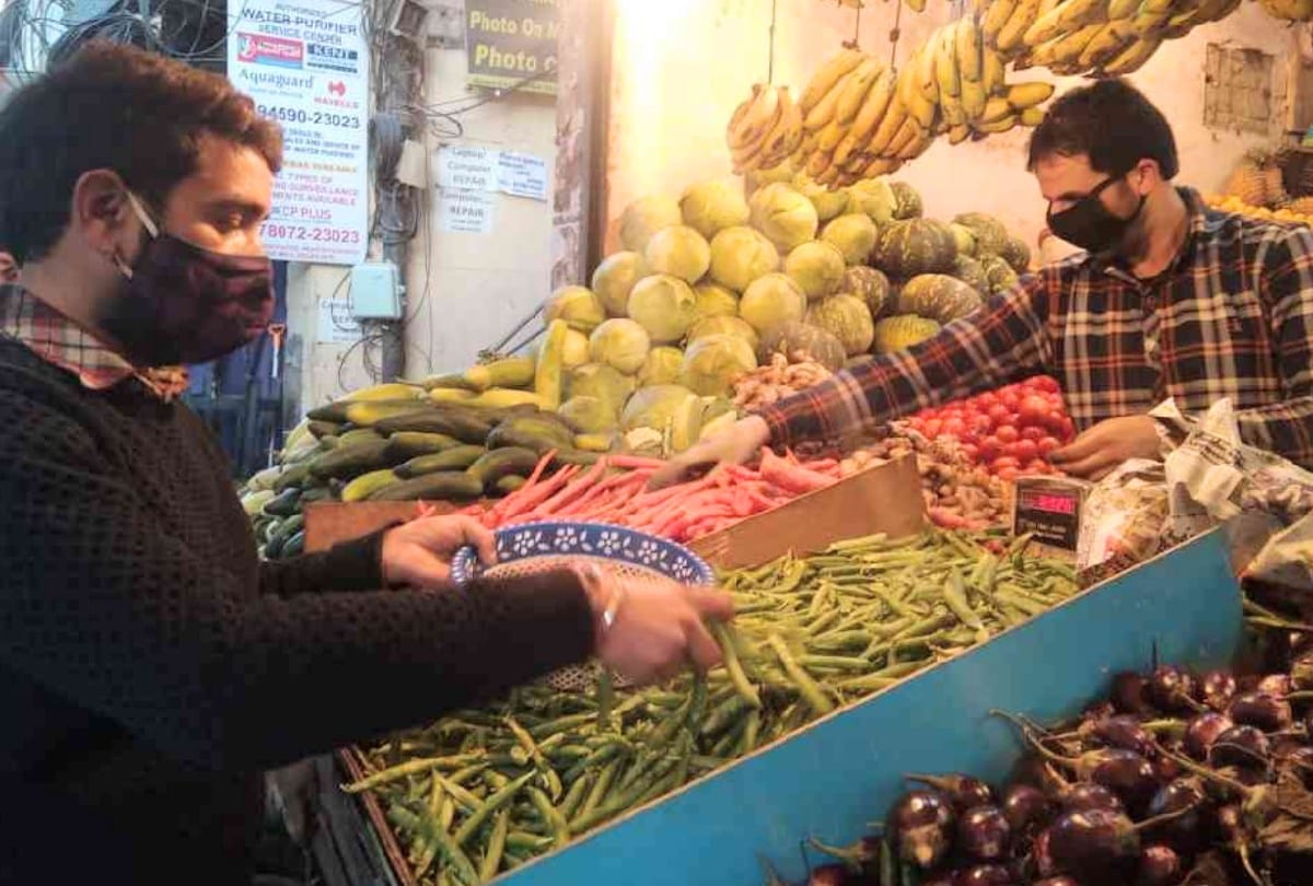 the price of peas of Karsog and sirmour fell by 20 rupees, hailstorm destroyed  the crop.