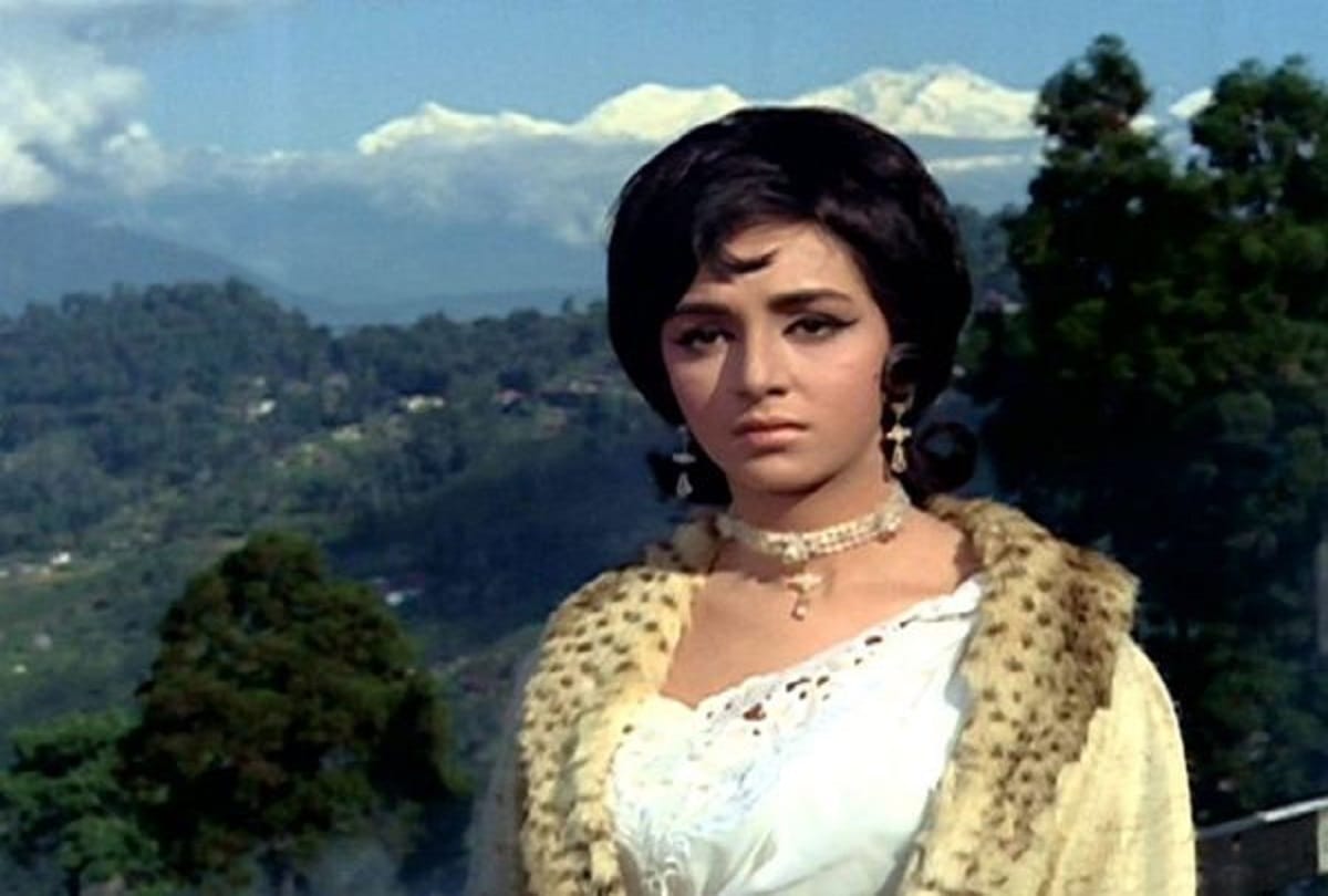 Actress Vimi dead body was pushed in a thela to the cremation ground