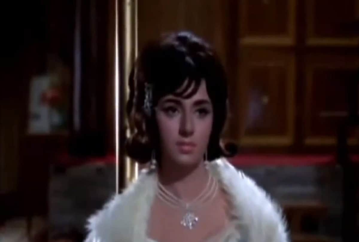 Actress Vimi dead body was pushed in a thela to the cremation ground