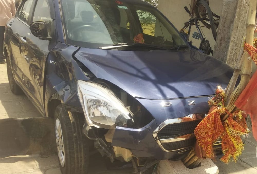 Bike rider dies in a face-to-face collision with a car on Chakia-Ahraura route in chnadauli