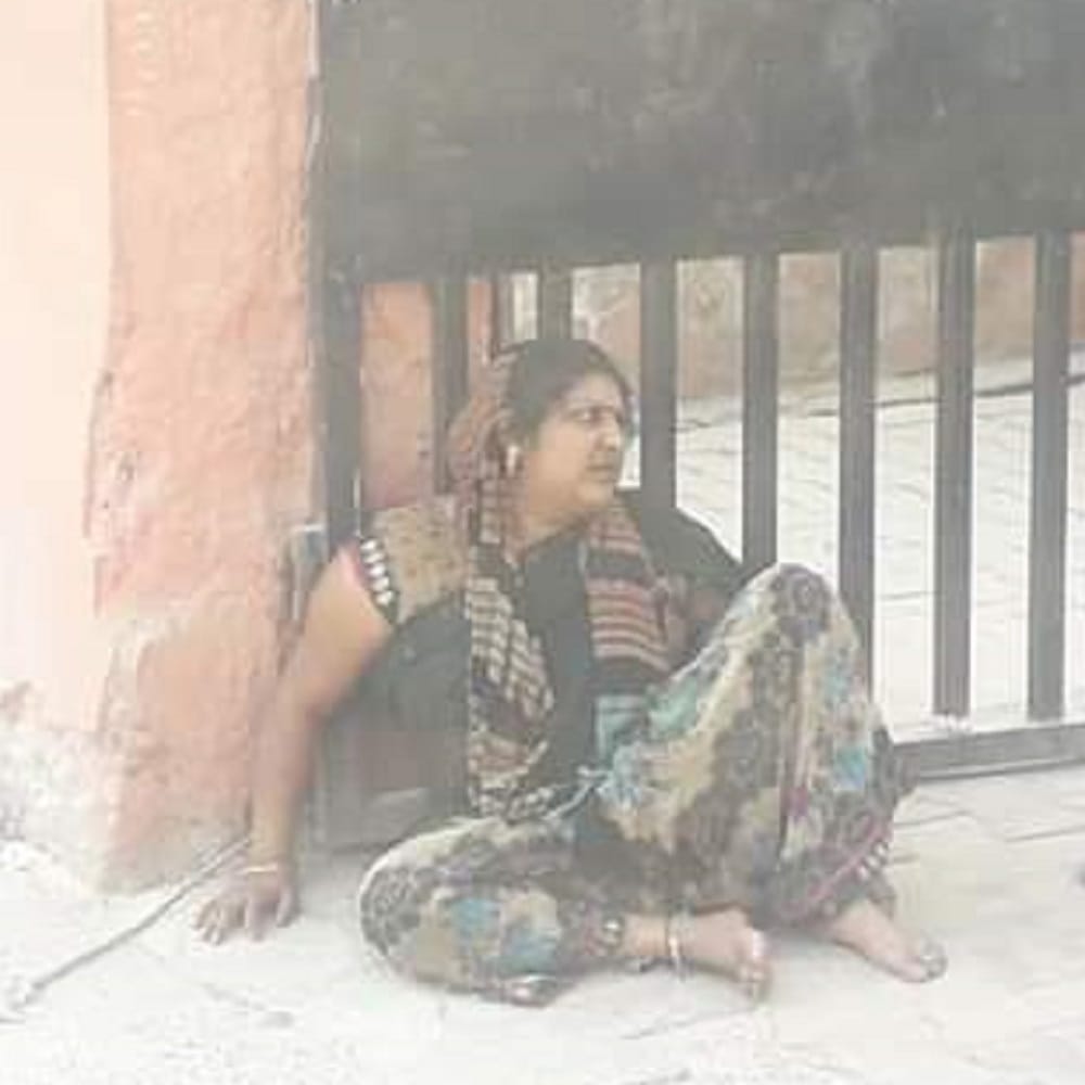 The woman was pained at the gate of the hospital for an hour, the doctor referred her as soon as she arrived