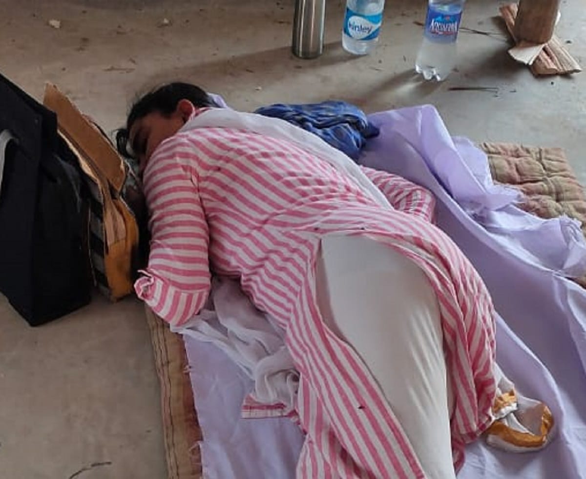 For three hours, the trampled female teacher, did not get an ambulance in Sonbhadra
