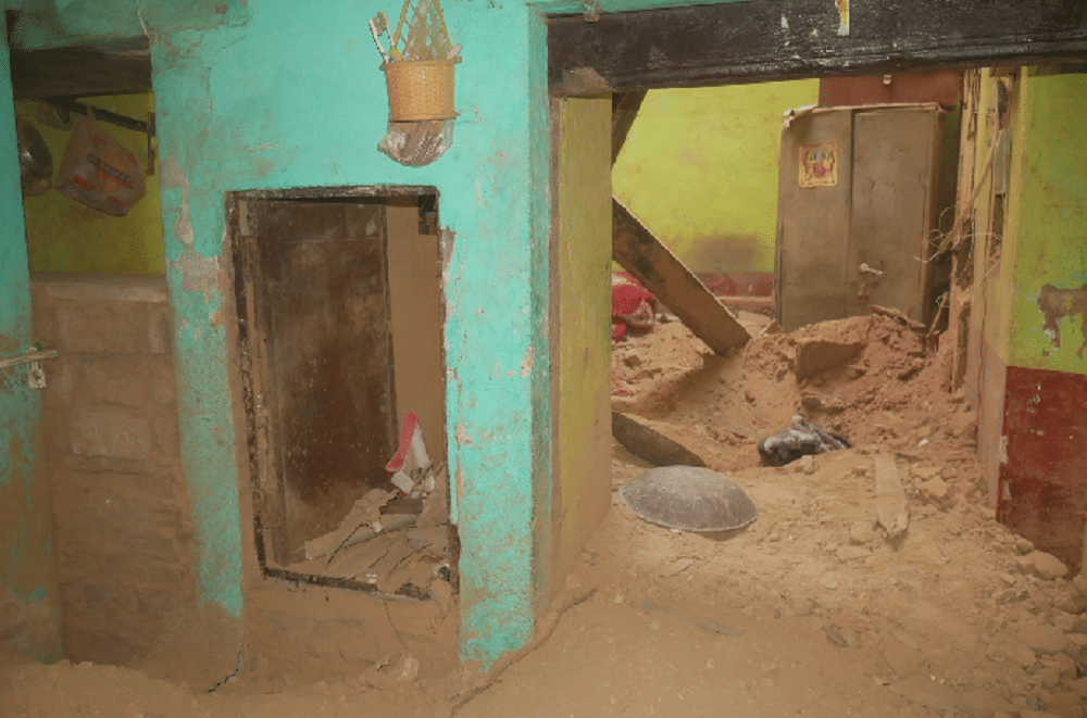 Five members of the same family died due to roof collapse, if debris was removed quickly, it could have survived in mirzapur