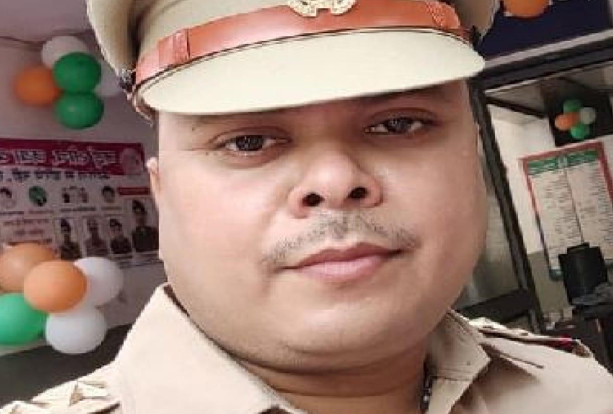 policeman as corona warrior doing duty of humanity in agra