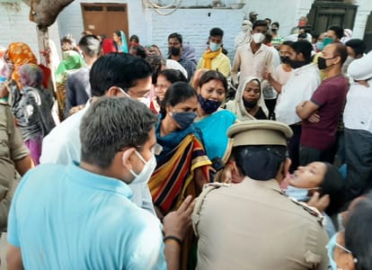 The roof of the house collapsed, five people belonging to the same family died in Mirzapur