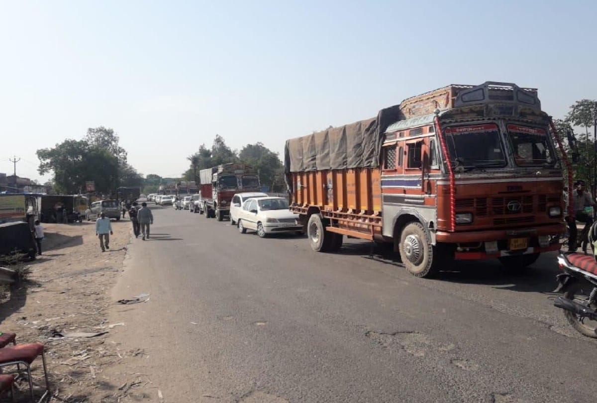 covid restrictions: Nearly 30 thousand vehicles passed on the first day in baddi himachal