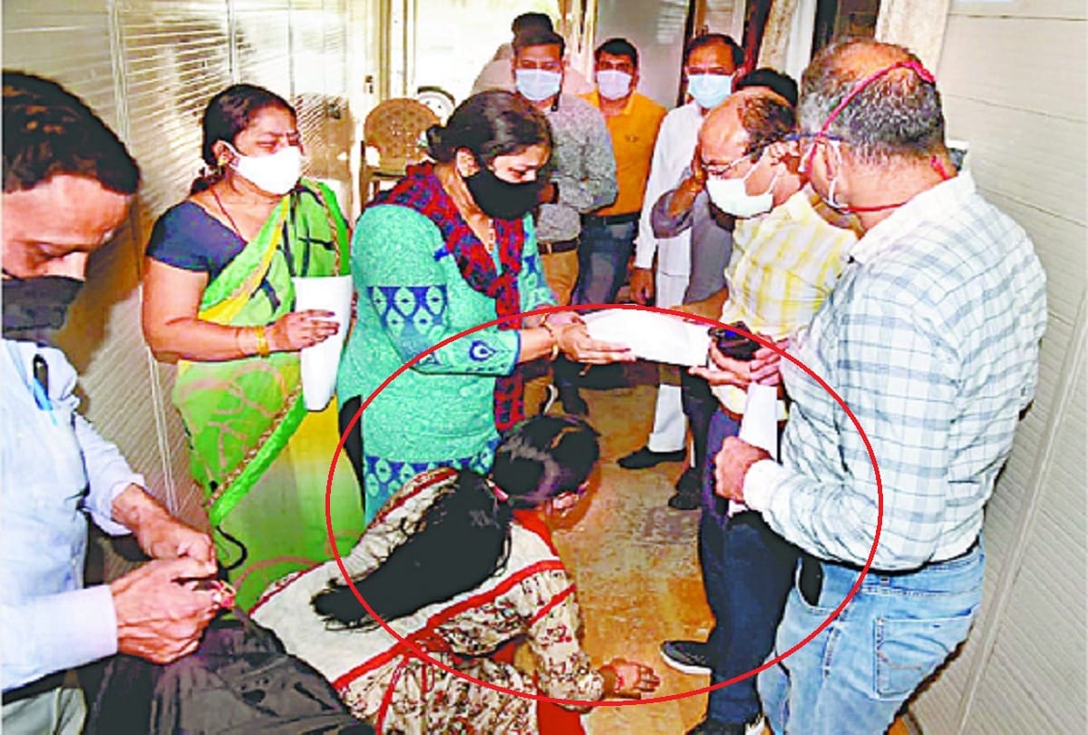 Families of COVID19 patients touch feet of Chief Medical Officer CMO Deepak Ohri requesting him that they be provided with Remdesivir