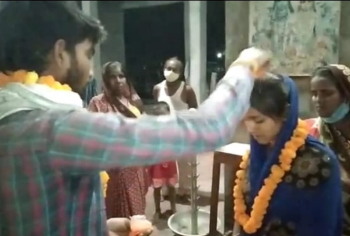 A groom came only with his father in a marriage in Gonda.