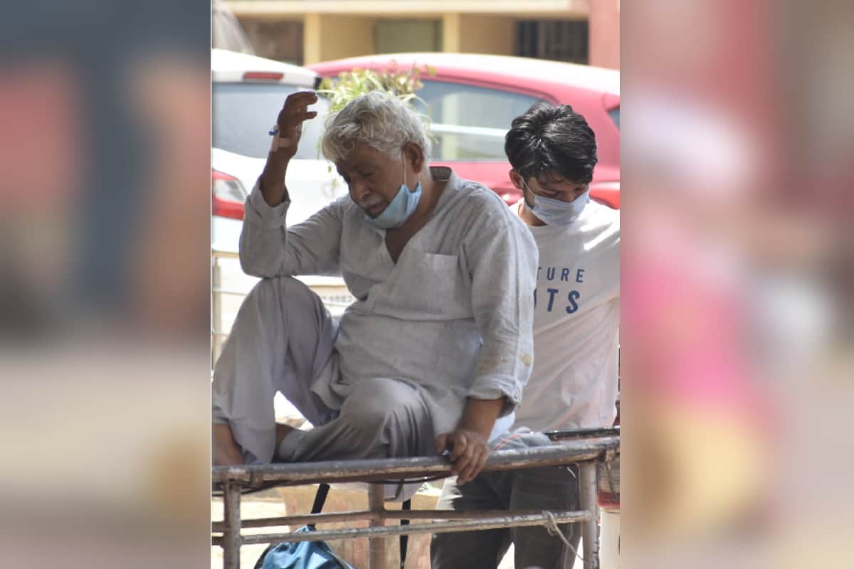 Meerut News: There is a shortage of oxygen in hospitals and an ambulance was not found to carry the body