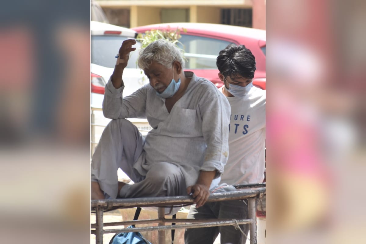People are forced to wrap their loved ones dead bodies in sheets in Meerut
