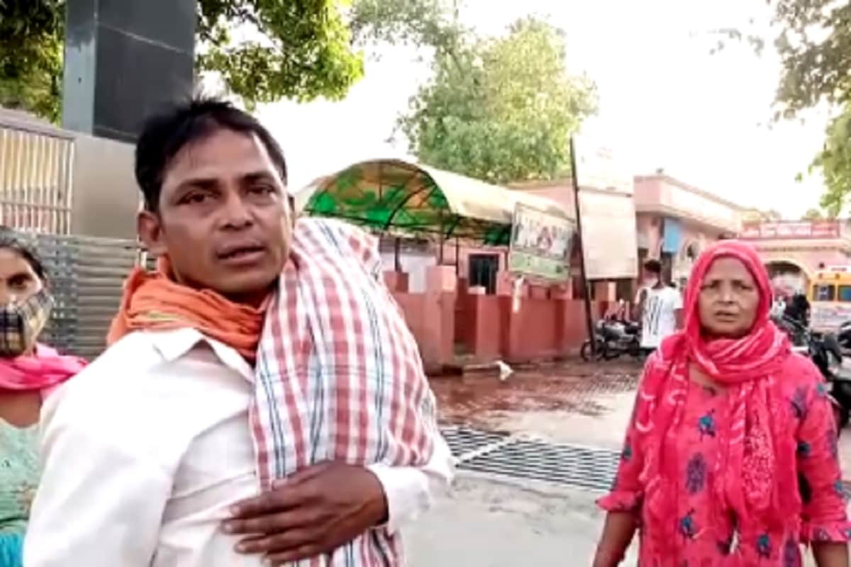 UP News: A baby girl died in her father's lap in Muzaffarnagar and see photos