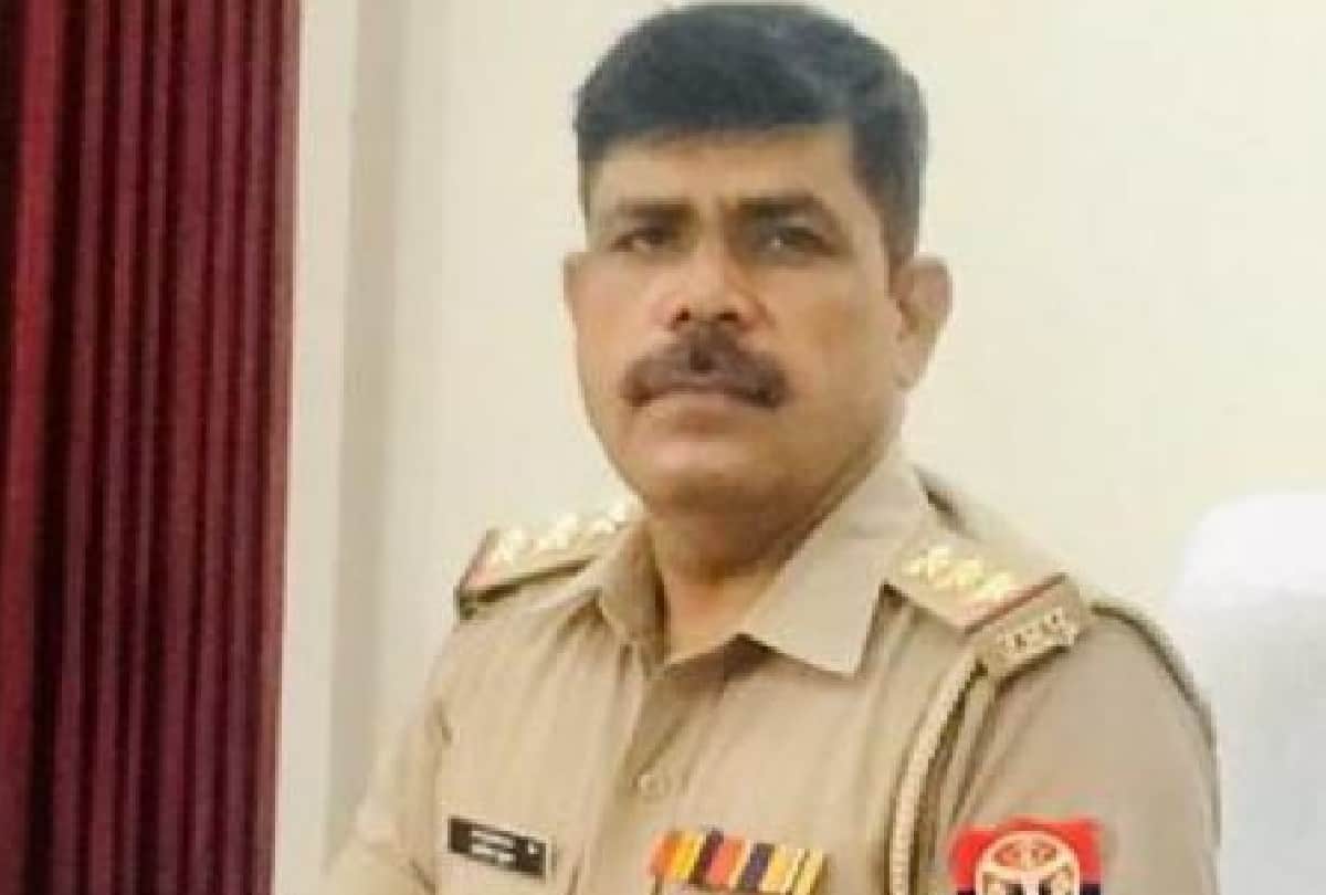 policeman as corona warrior doing duty of humanity in agra