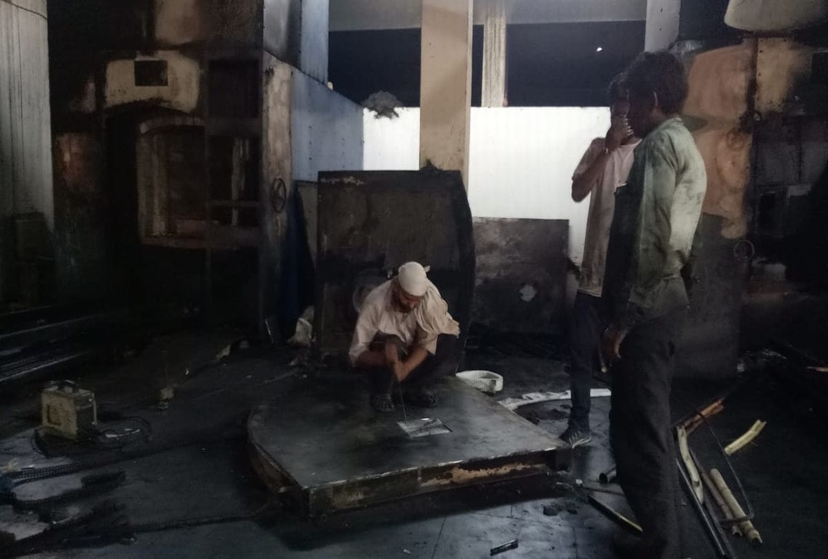all four furnaces of electrical crematorium stopped due to pressure of dead bodies