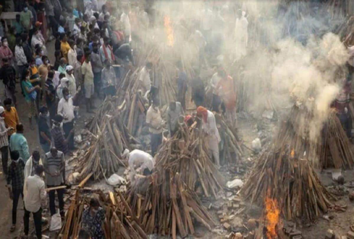 Delhi news: long queue outside cremation grounds in delhi 