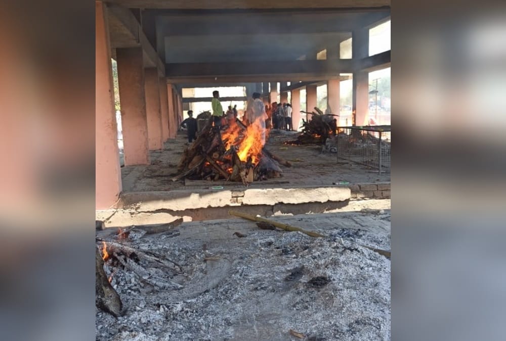 Haridwar News: Cremation committees Doing Help in cremation of corona dead Photos