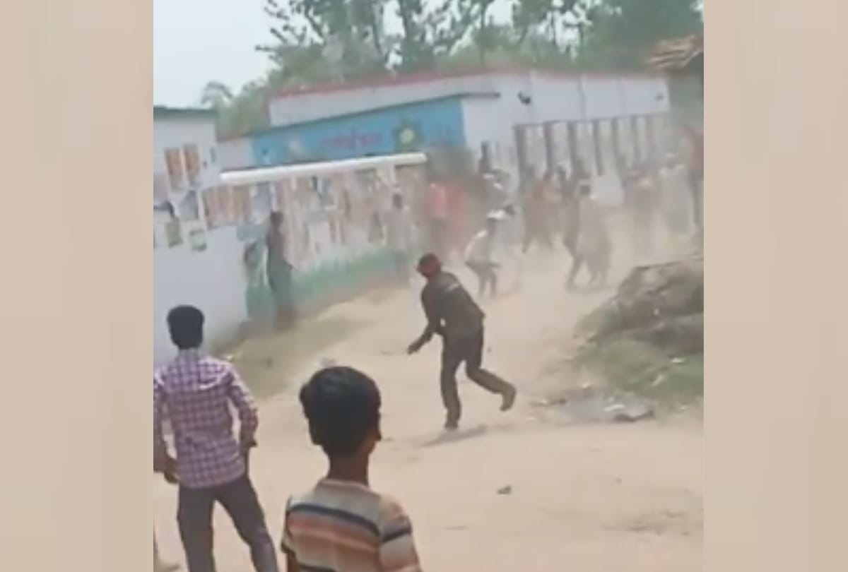 More than one dozen injured in clash in Bahraich.