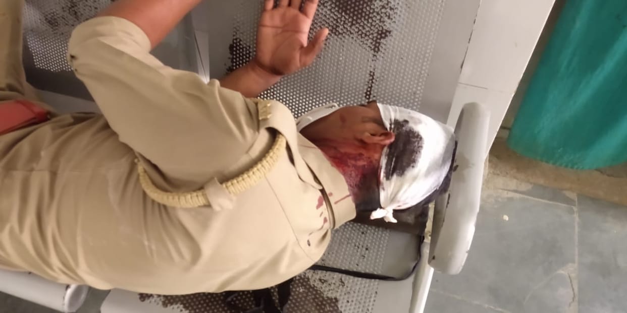 Stones on police team, six police personnel including police station injured in Ghazipur