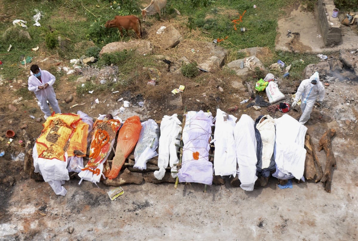 Coronavirus in India Situation hazardous Long waiting for funeral at the crematorium ground