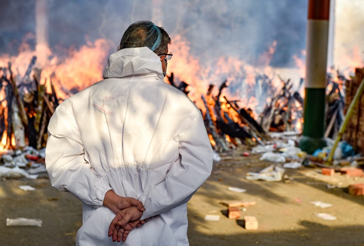 Coronavirus in India Situation hazardous Long waiting for funeral at the crematorium ground