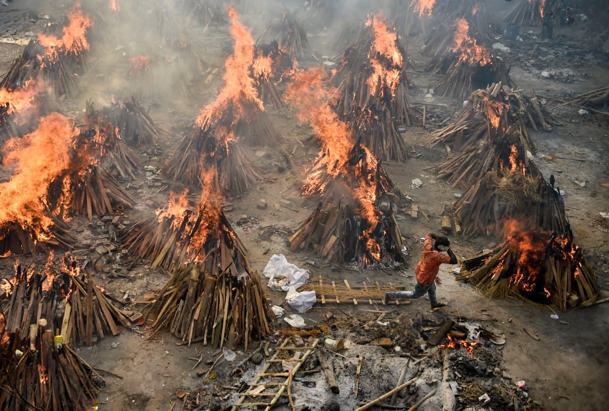 Coronavirus in India Situation hazardous Long waiting for funeral at the crematorium ground