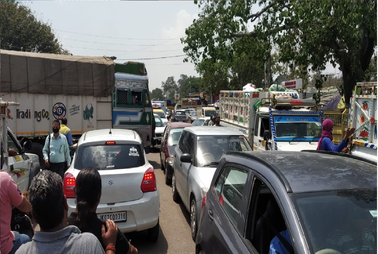 Lockdown begins in 11 districts including Jammu, Kathua, Udhampur, Reasi, Corona curfew in other nine districts from this evening