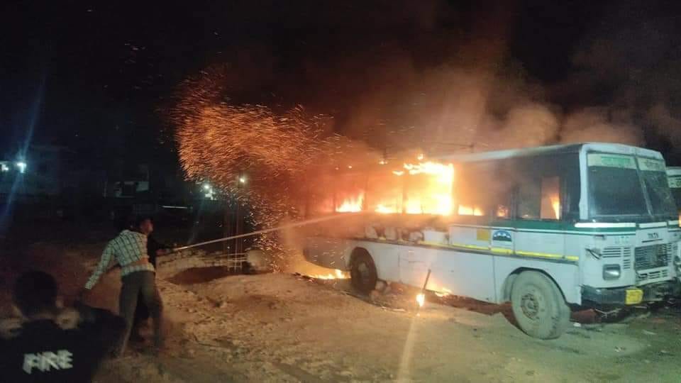 uttarakhand news: old roadways buses caught fire suspiciously in ramnagar