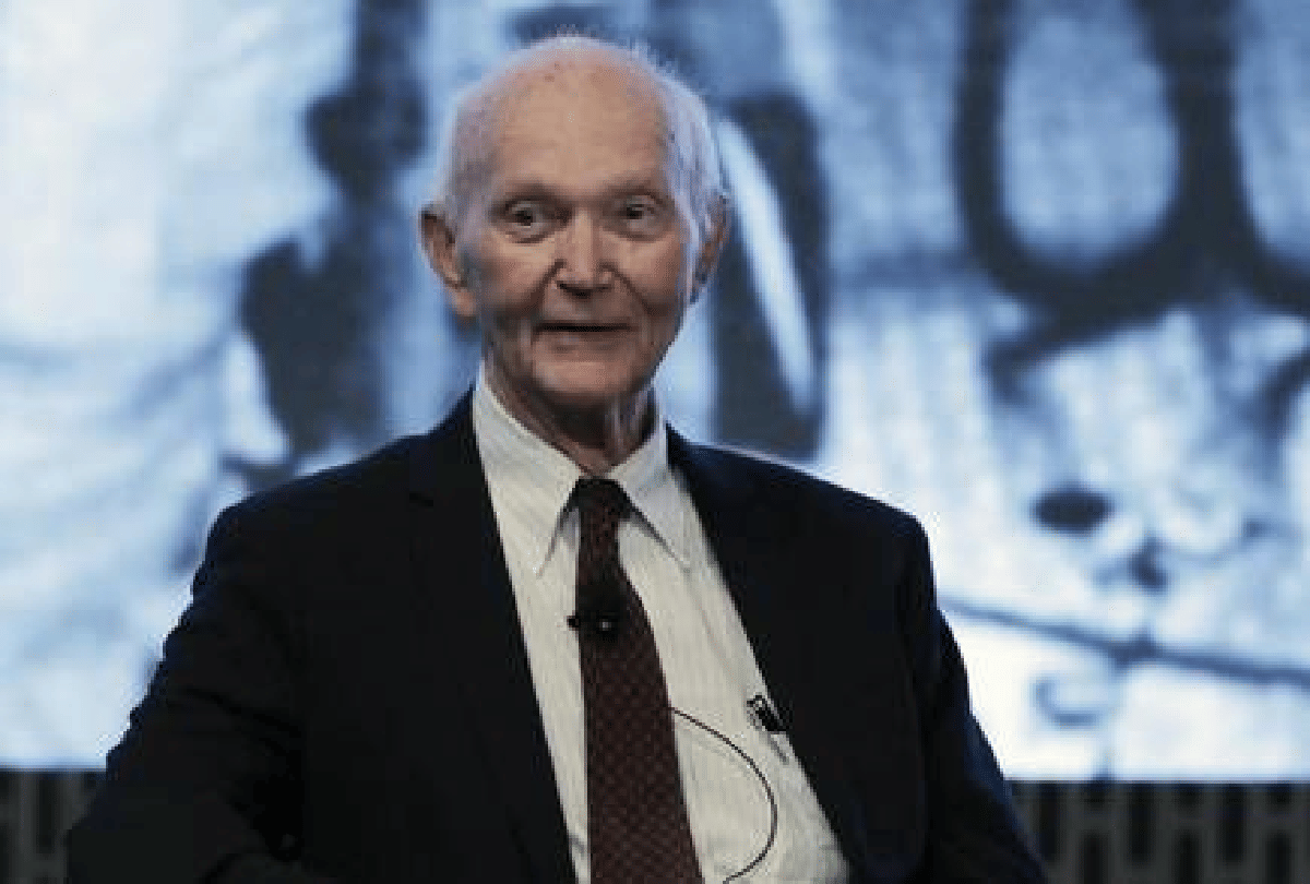 michael collins died after fighting with cancer disease he successfully landed apollo 11 mission on the surface of moon