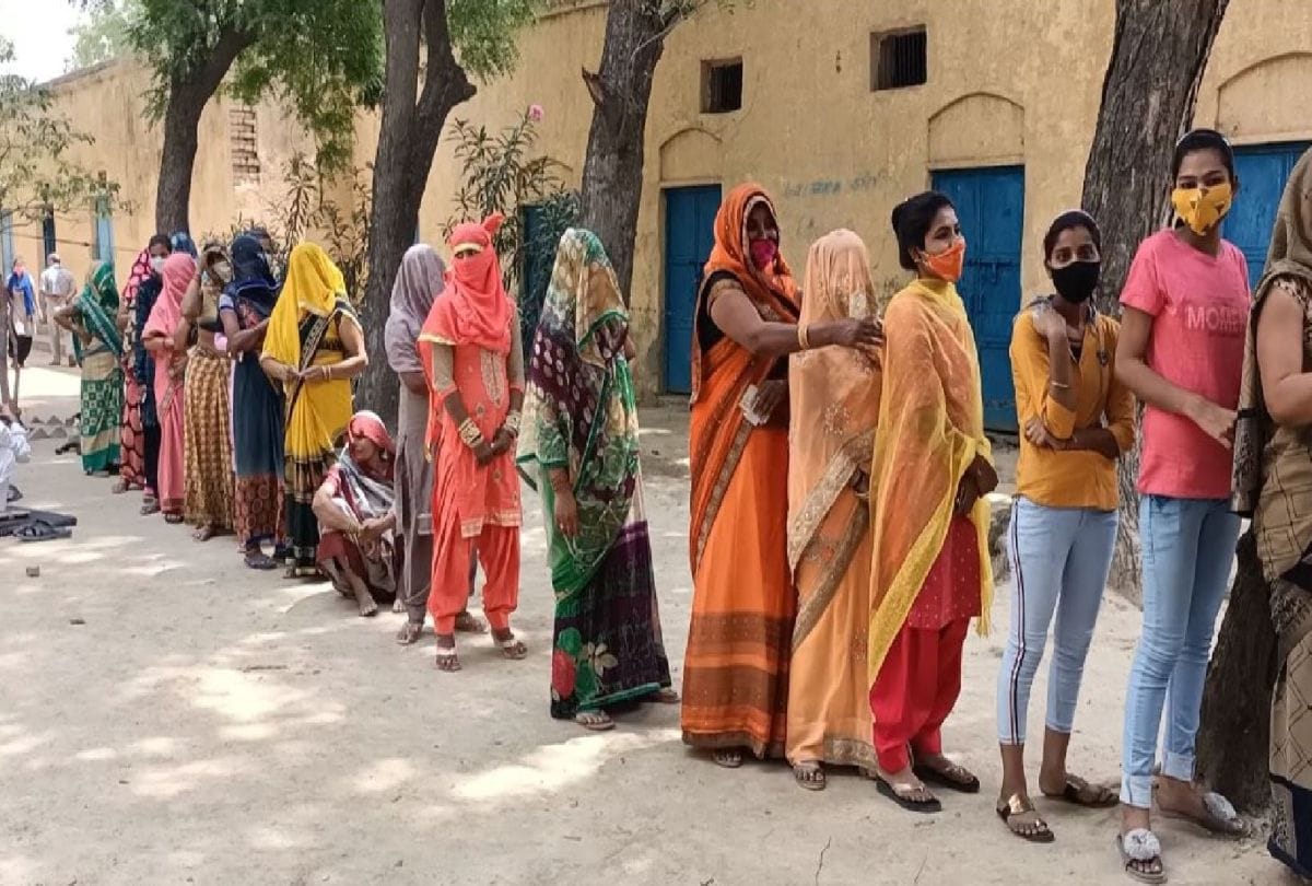 up panchayat chunav 2021 phase 4 poll voting live updates in mathura