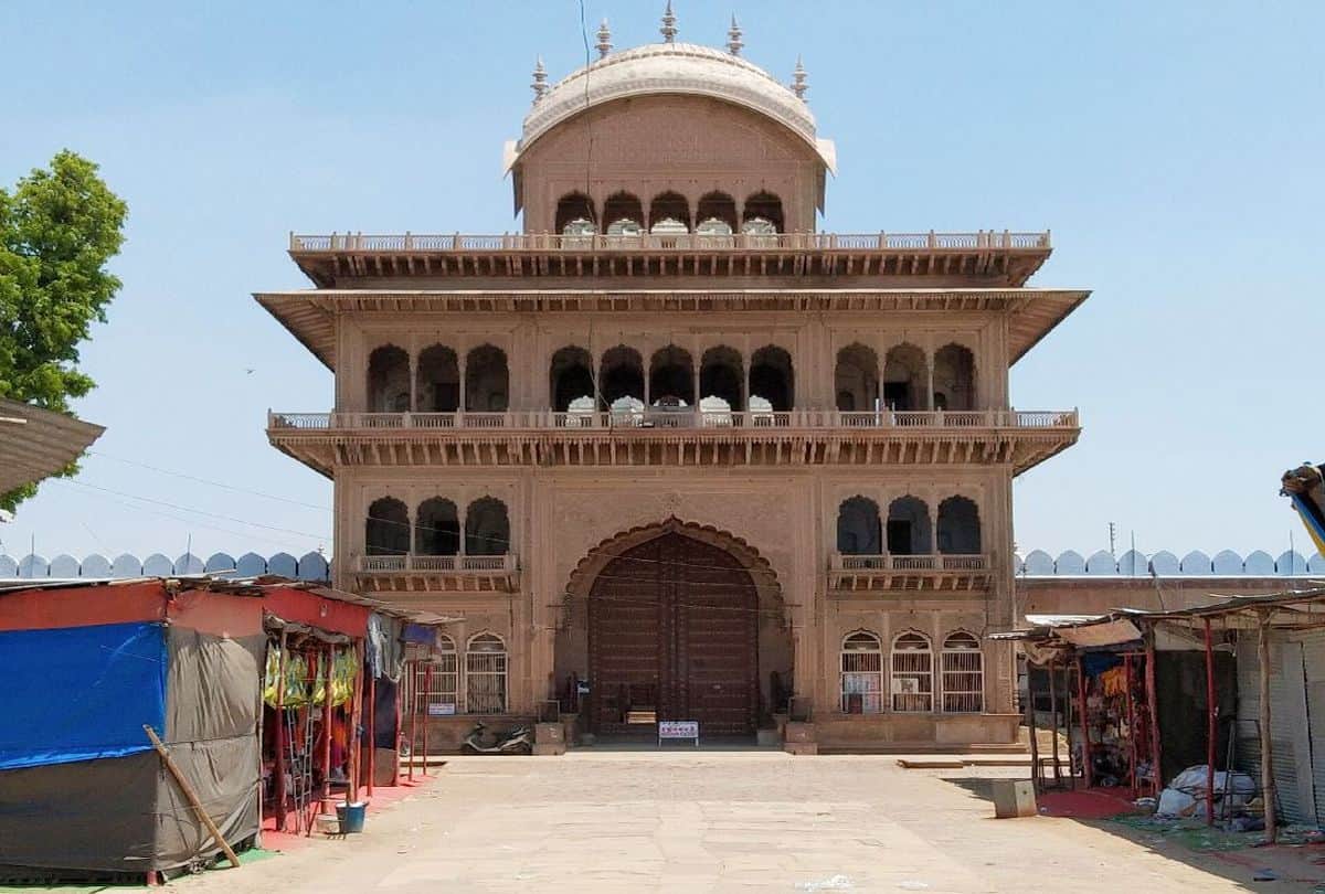 Dwarikadhish temple closed till 10 May due to coronavirus in mathura
