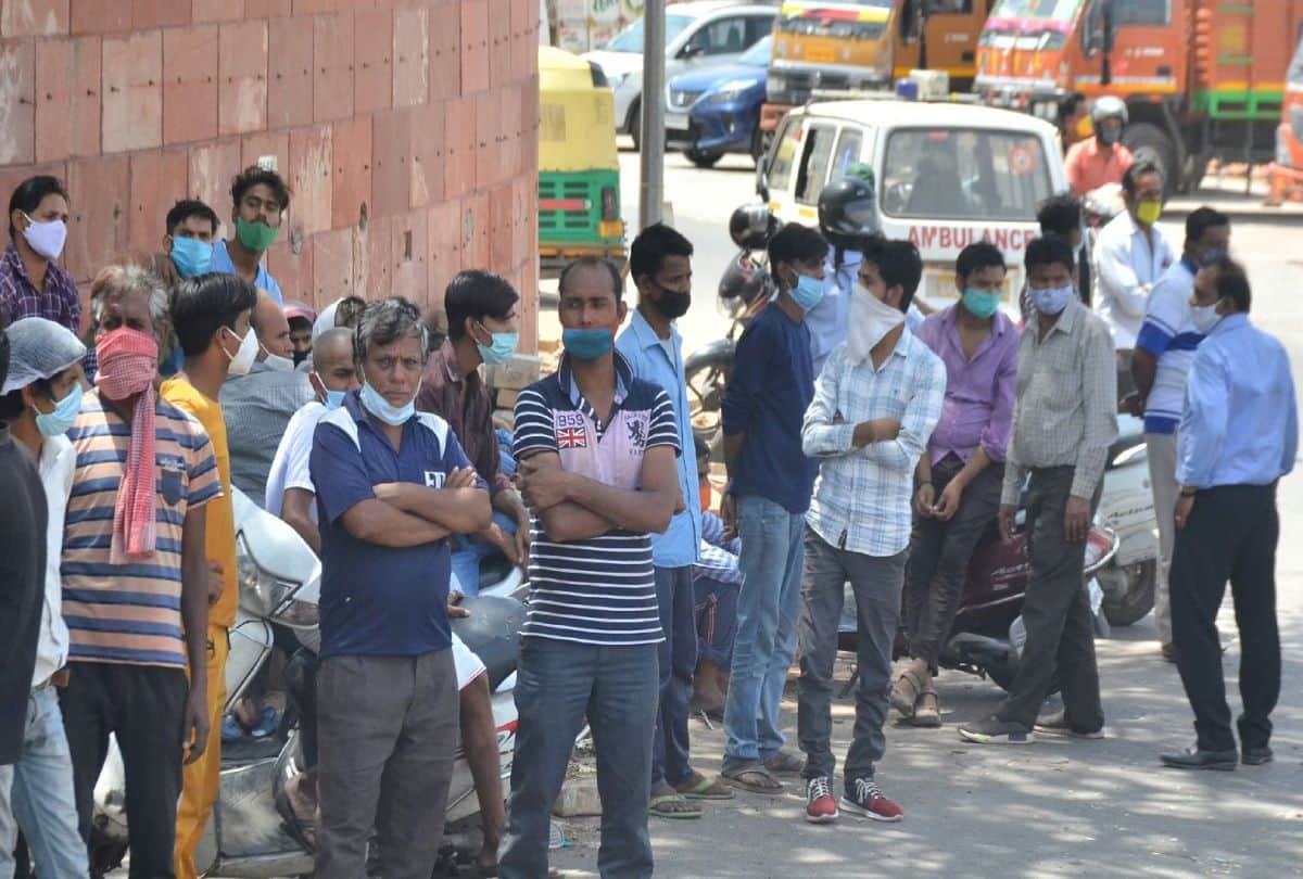 more than one hundred dead bodies cremated at Tajganj Mokshadham in one day