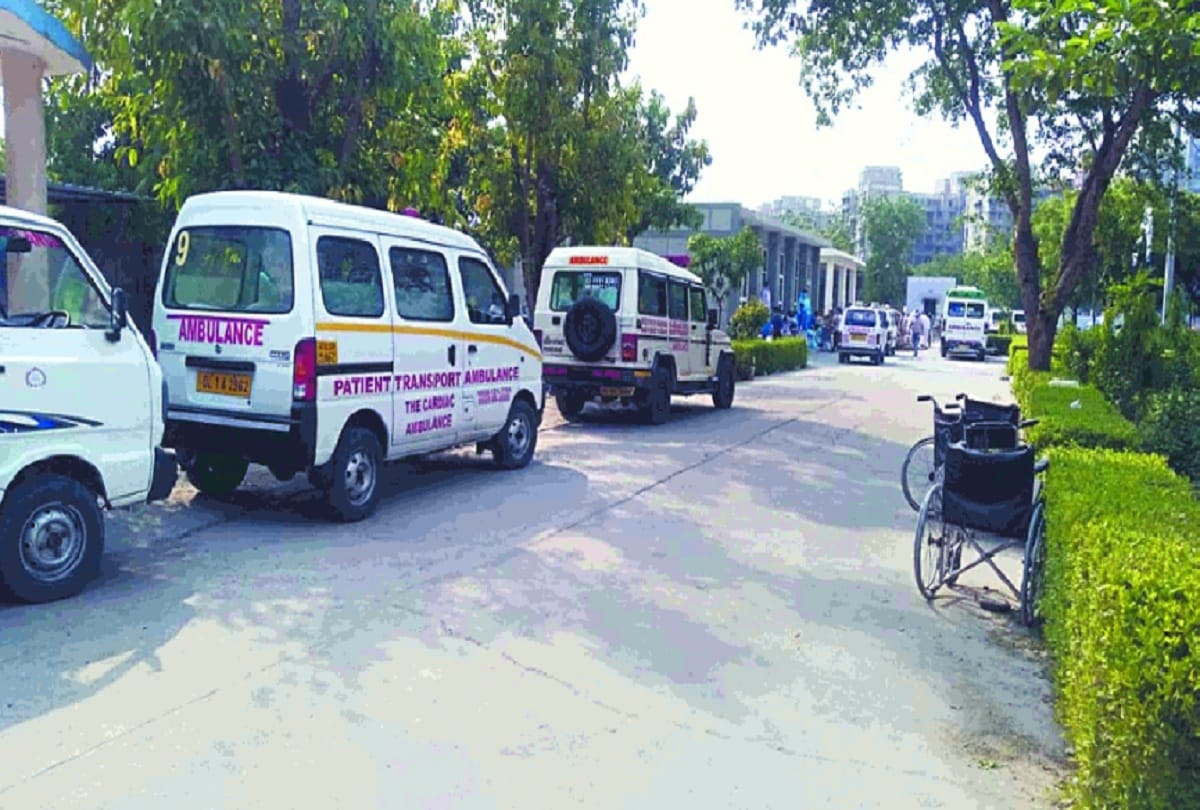Delhi news: long wait for people outside cremation grounds in capital