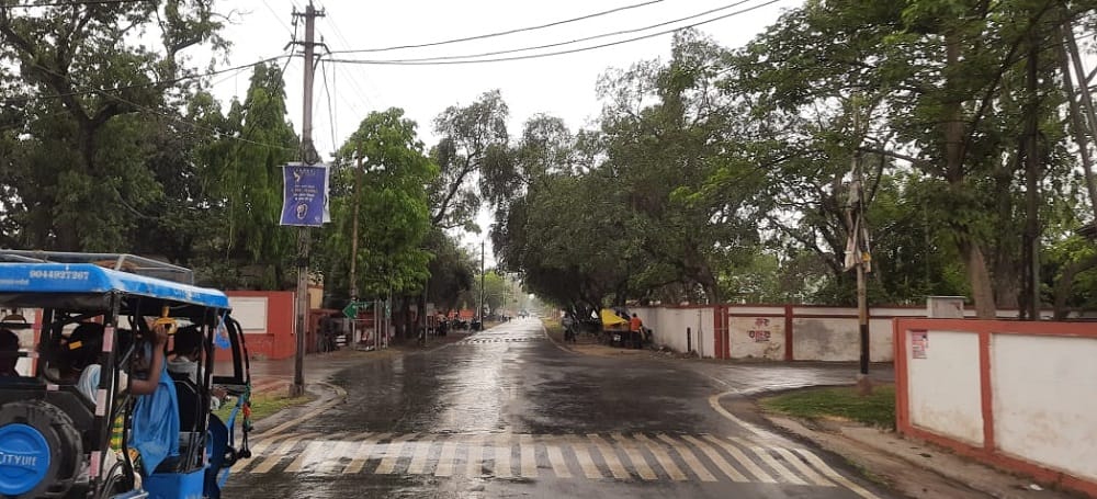 bad weather patterns, light rain with thunder in chandauli