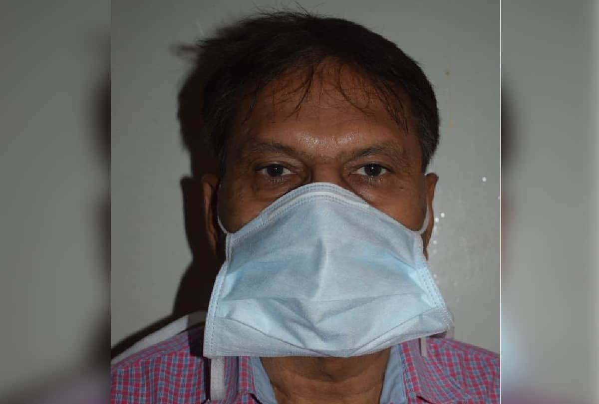 Corona warriors living in a separate room from family for one year in agra
