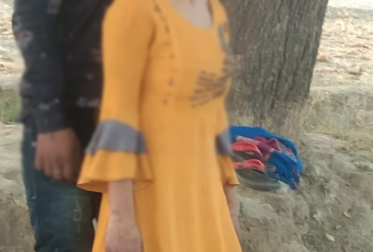 dead bodies of couple found hanging from tree in agra